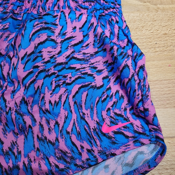 Nwt Girls Size 6X Nike Dri-FIT White Tee and Colorful Shorts Set Outfit - Picture 3 of 5